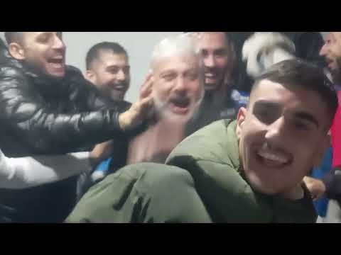 immagine di anteprima del video: TUTTI SOTTO LA TRIBUNA A RINGRAZIARE